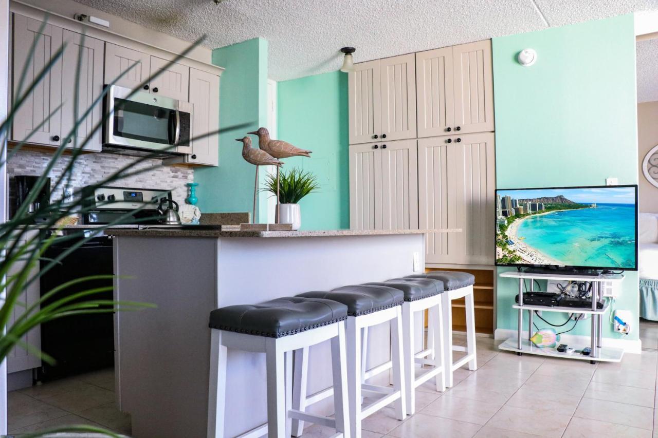 The Makai Suite At The Waikiki Banyan ホノルル エクステリア 写真